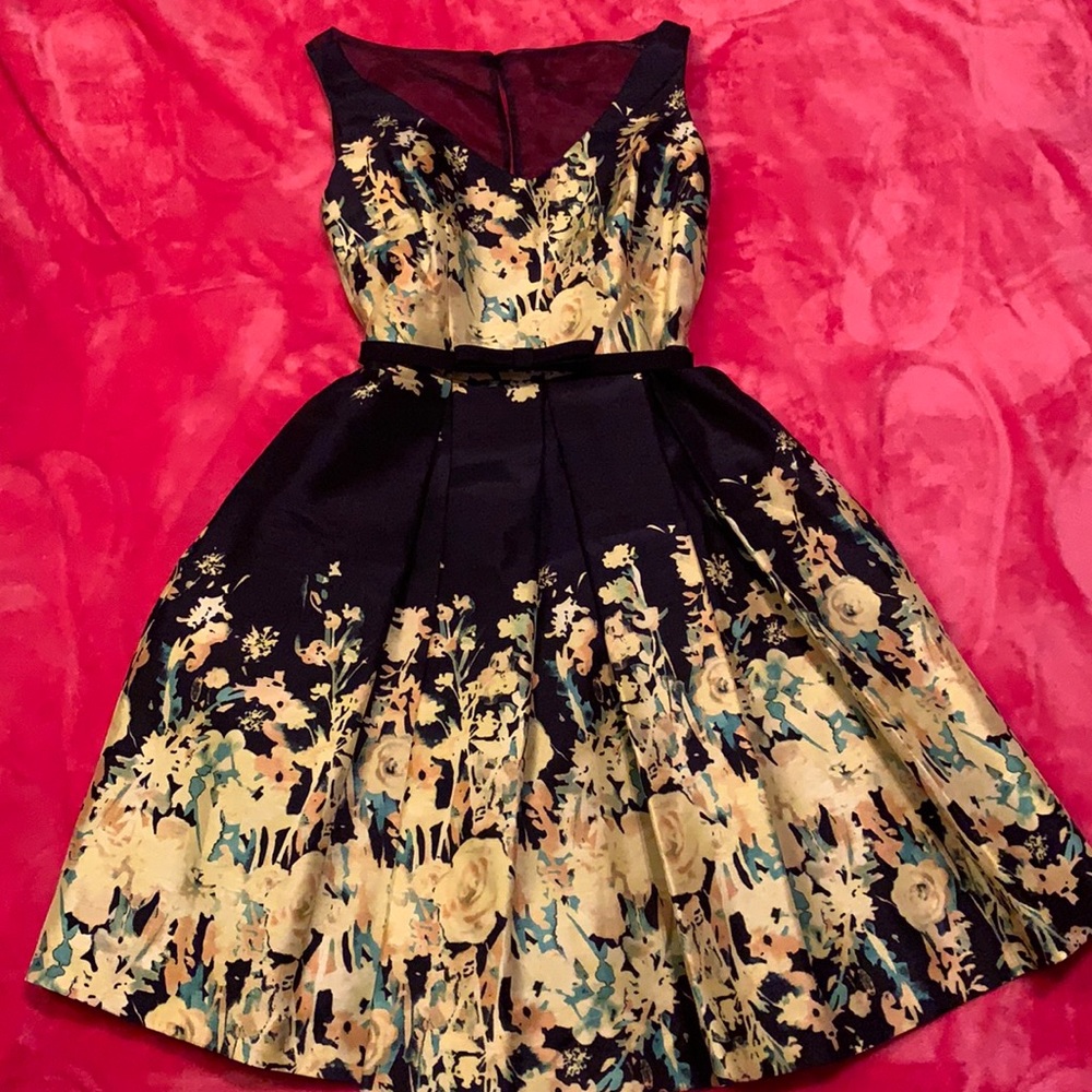 Beautiful dress, SZ 4, 9&CO, yellow & black